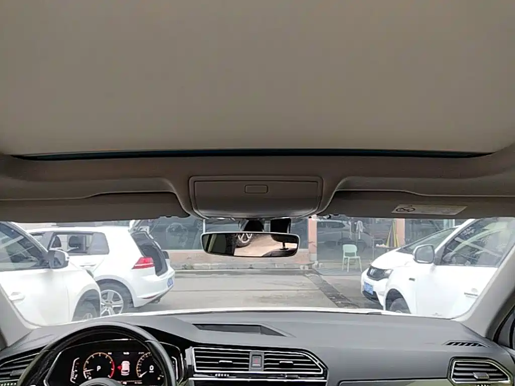 Volkswagen Tiguan L — миниатюра 18