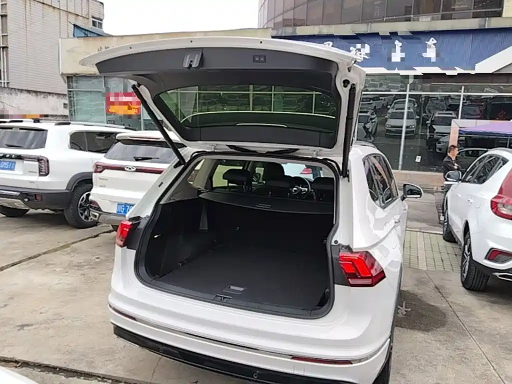 Volkswagen Tiguan L — миниатюра 19
