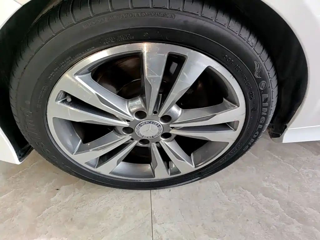 Mercedes-Benz E-Class — миниатюра 23