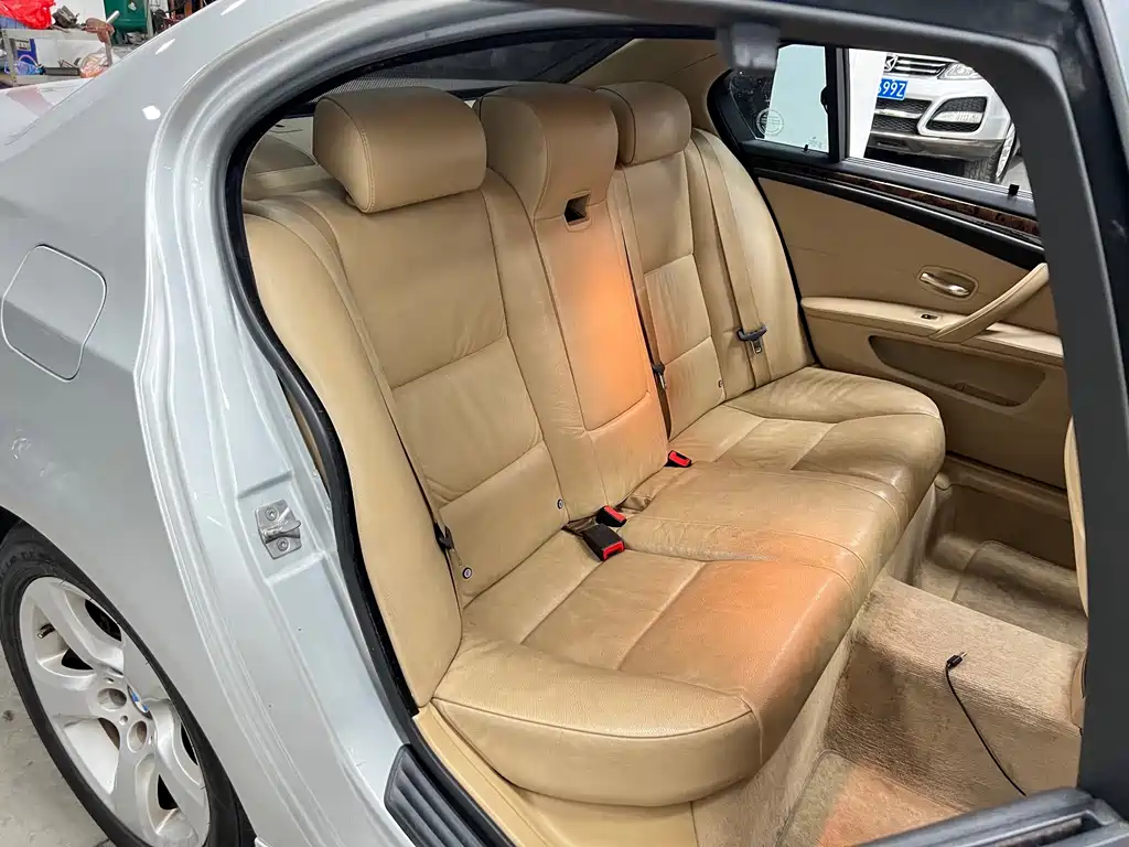 BMW 5 Series — миниатюра 11