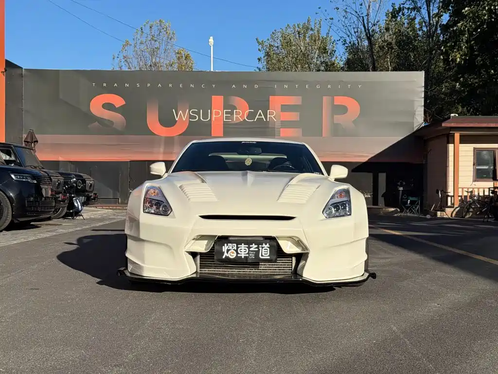Nissan GT-R — миниатюра 2