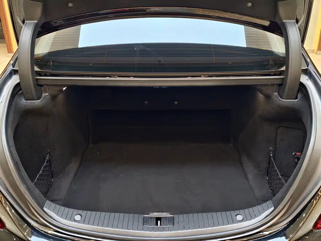 Mercedes-Benz S-Class — миниатюра 16