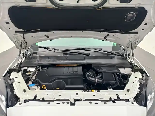 Jaguar E-PACE — миниатюра 12