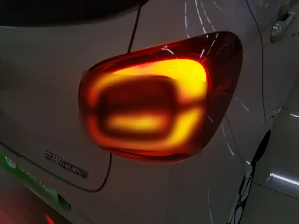 Wuling MINIEV — миниатюра 8