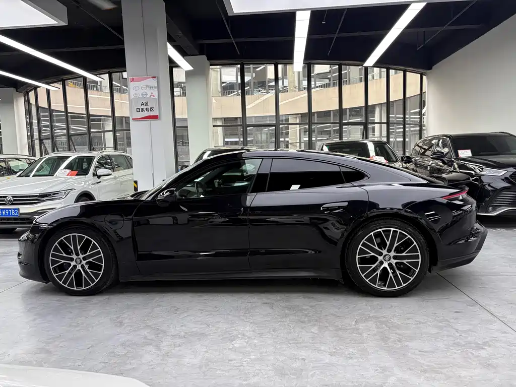 Porsche Taycan — миниатюра 16