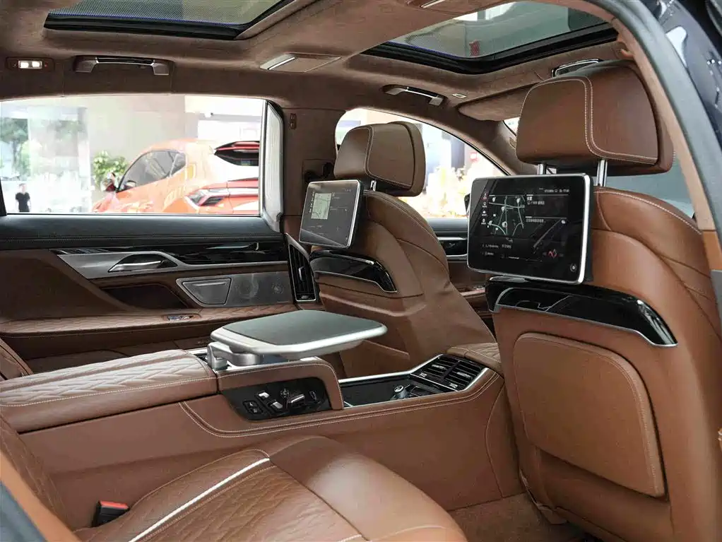BMW 7 Series — миниатюра 15