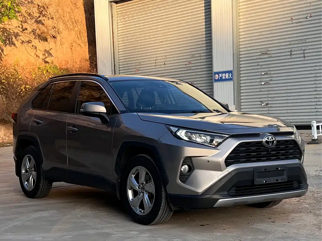 Toyota RAV4 — миниатюра 3