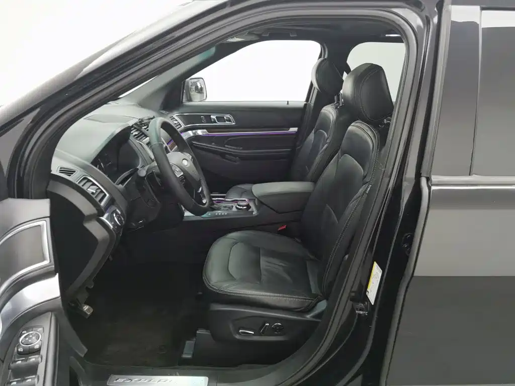 Ford Explorer (Import) — миниатюра 10
