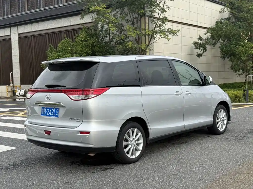 Toyota Previa — миниатюра 4
