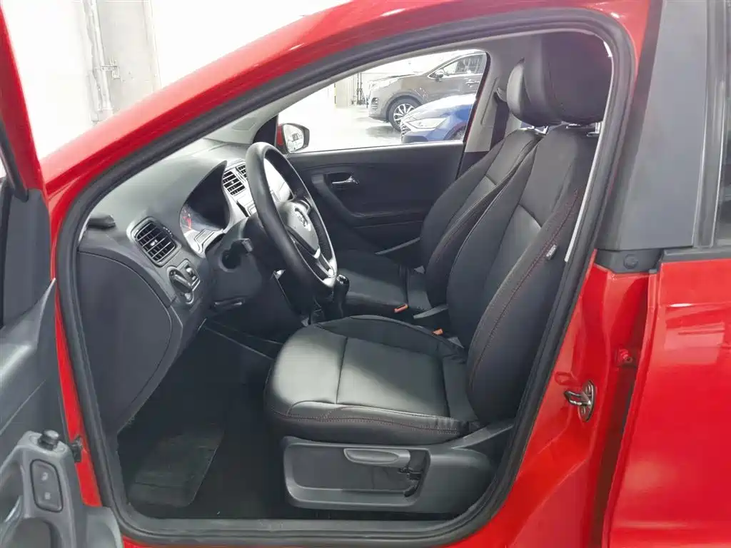 Volkswagen Polo 2016 1.4L MT