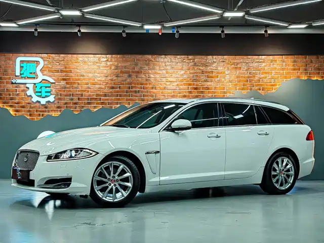 Jaguar XF — фото 1