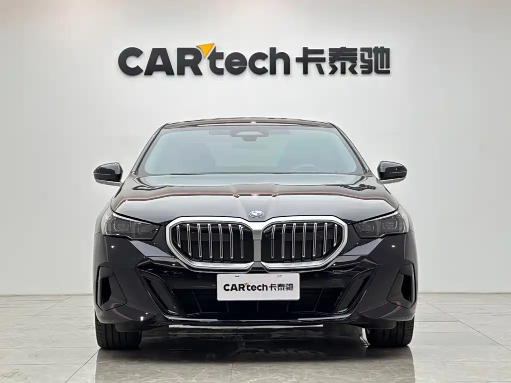 BMW 5 Series — миниатюра 7