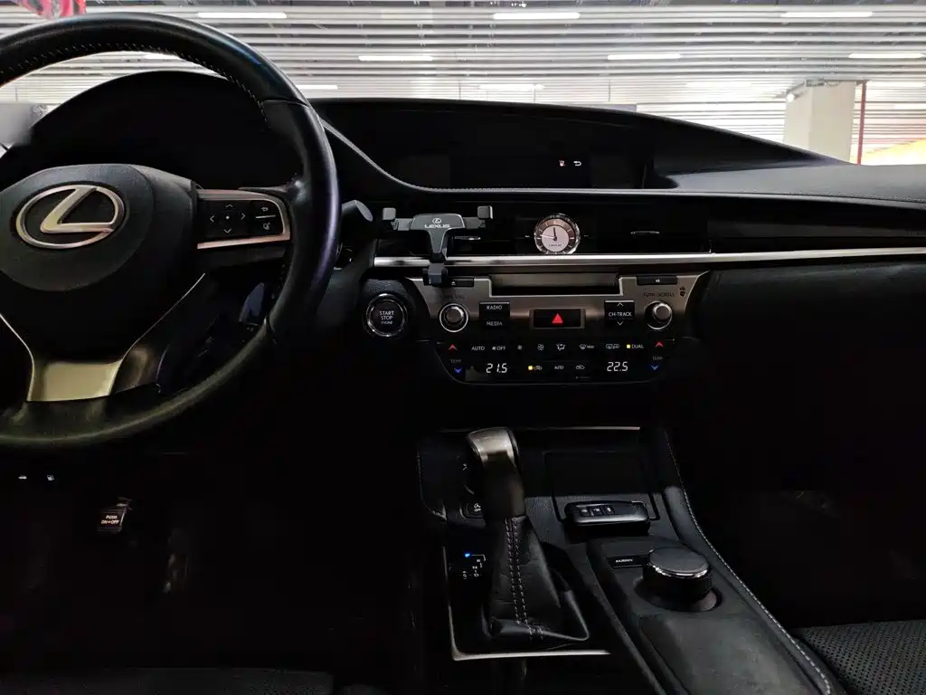 Lexus ES — миниатюра 13