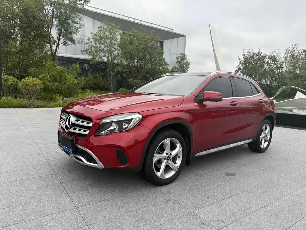 MERCEDES-BENZ GLA