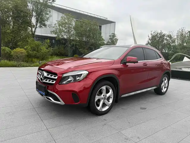 MERCEDES-BENZ GLA 2018