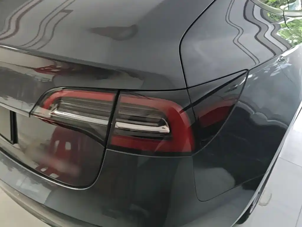 Tesla Model 3 — миниатюра 8