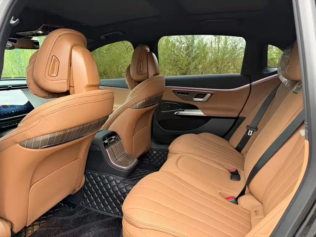 Mercedes-Benz E-Class — миниатюра 9