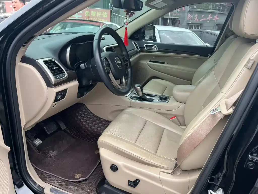 Jeep Grand Cherokee (Import) — миниатюра 3