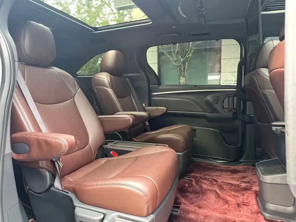Toyota Granvia — миниатюра 10