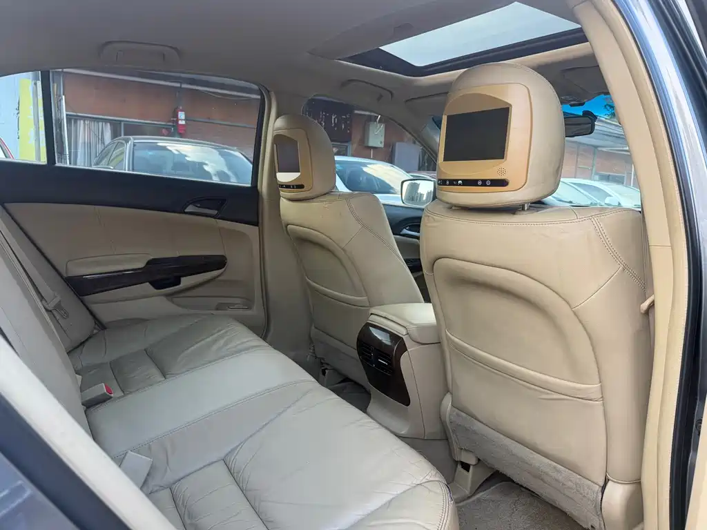 Honda Accord — миниатюра 11