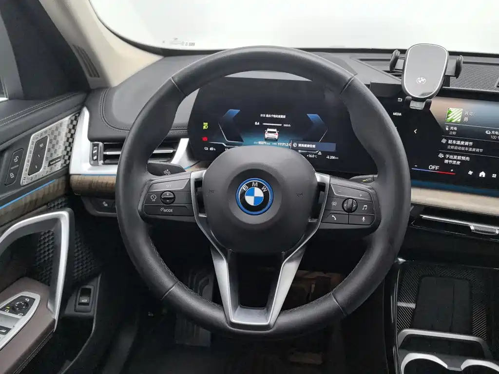 BMW iX1 — миниатюра 11