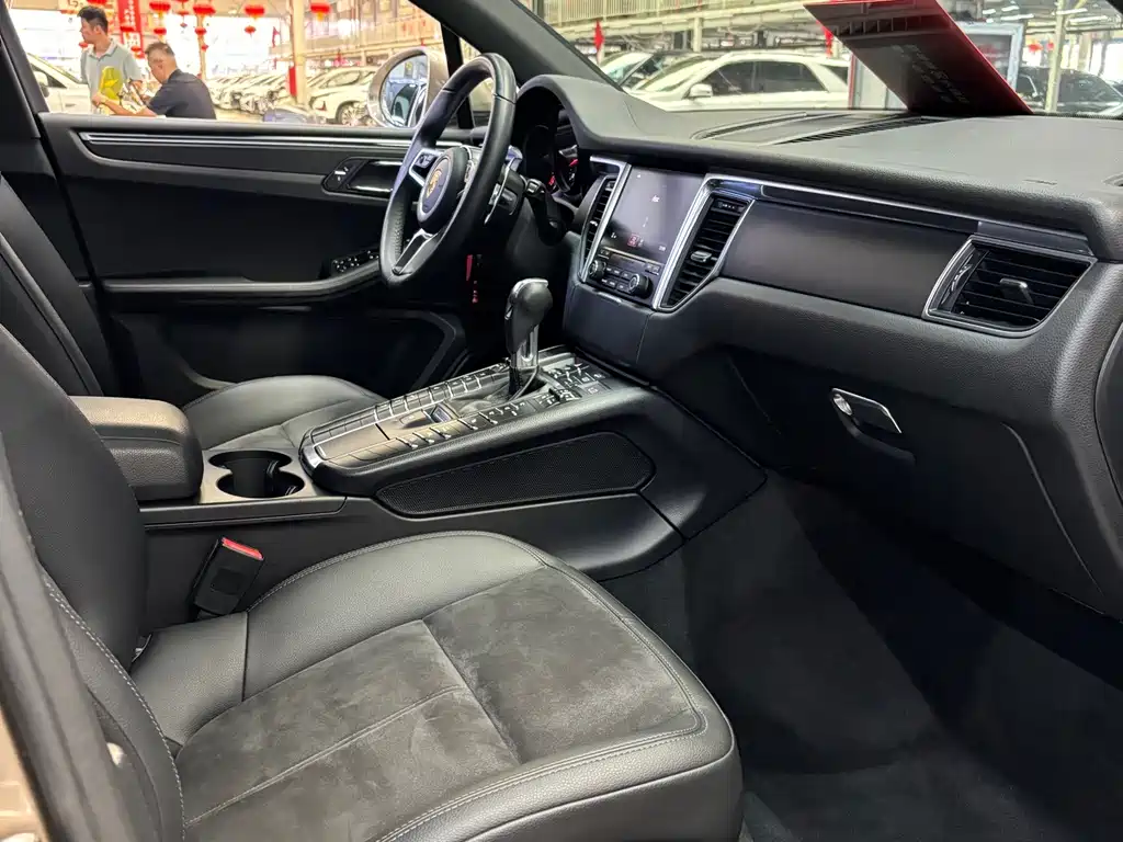 Porsche Macan — миниатюра 5