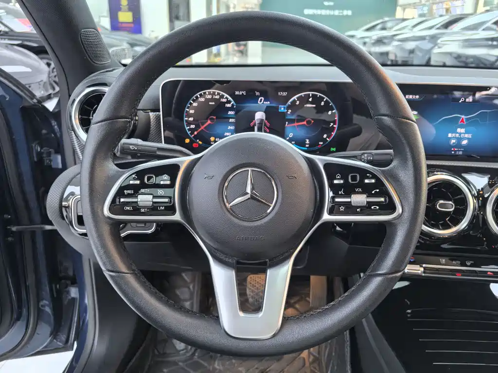 Mercedes-Benz A-Class — миниатюра 8
