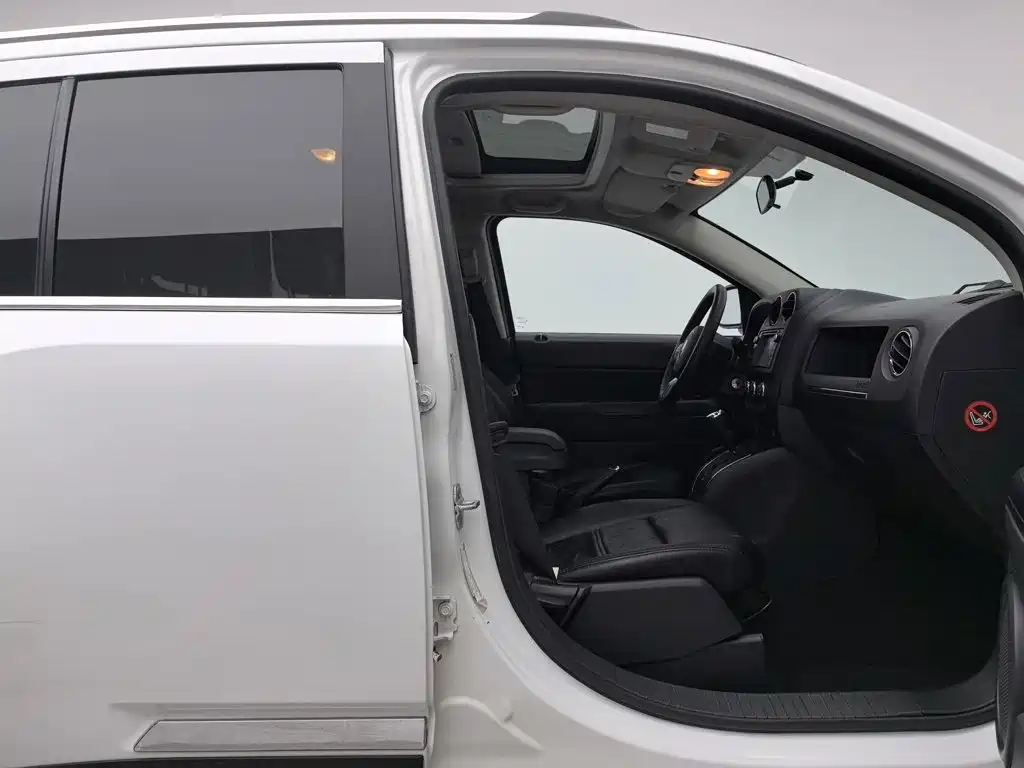 Jeep Compass (Import) — миниатюра 23