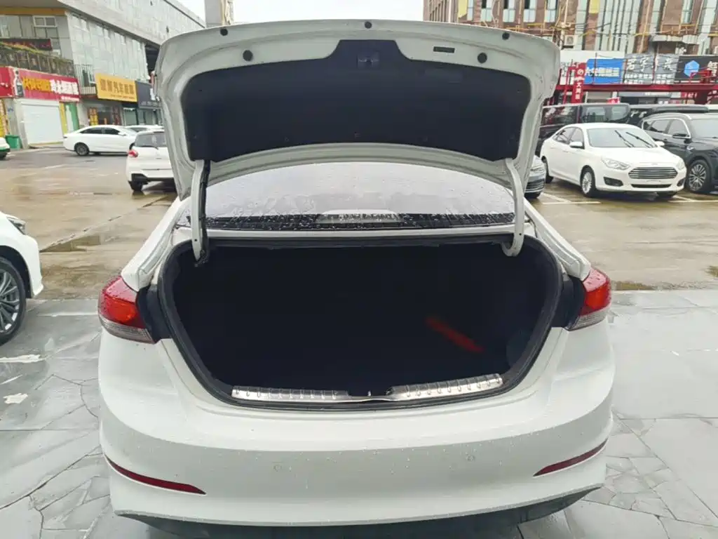Hyundai Elantra — миниатюра 19