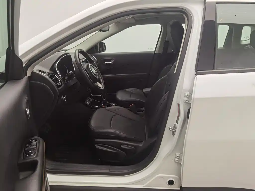 Jeep Compass — миниатюра 10