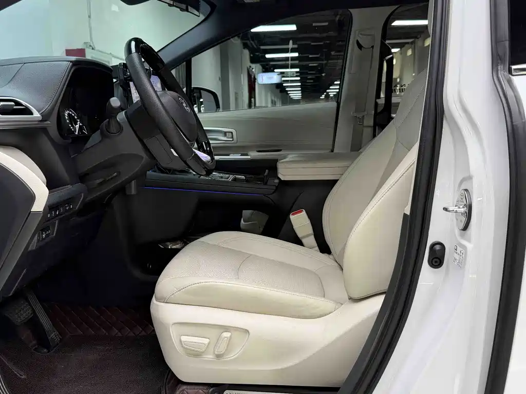 Toyota Sienna — миниатюра 17