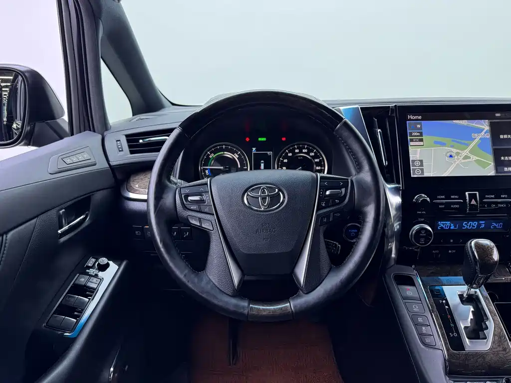 Toyota Vellfire — миниатюра 16