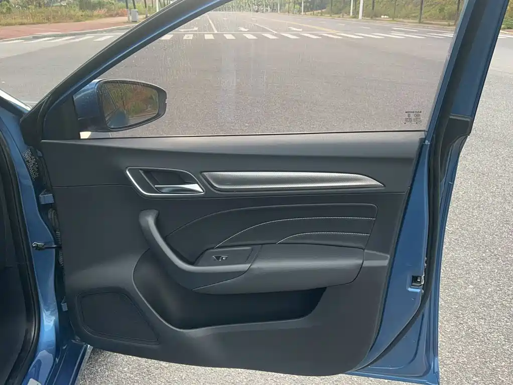 Roewe i6 Classic — миниатюра 17