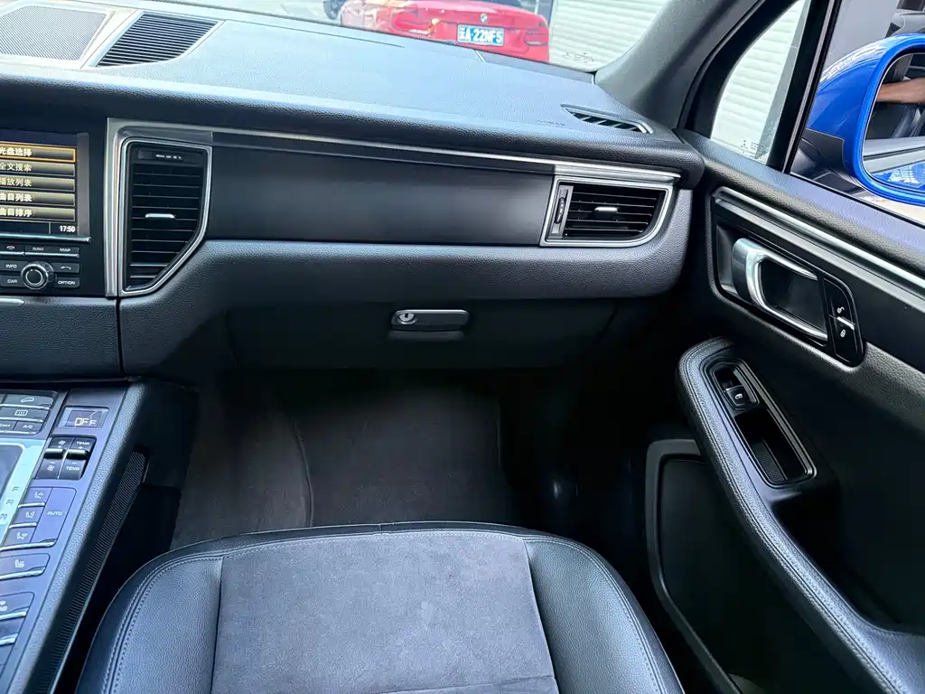Porsche Macan — миниатюра 13