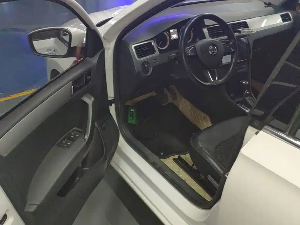 Skoda Rapid — миниатюра 16