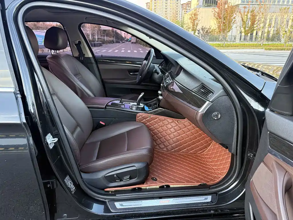 BMW 5 Series — миниатюра 13