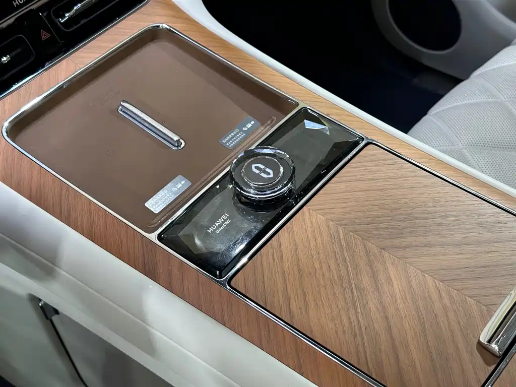 AITO AITO M9 — миниатюра 18