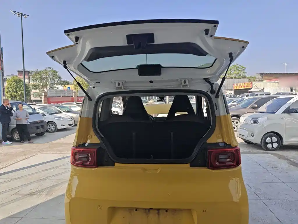 Wuling MINIEV — миниатюра 19