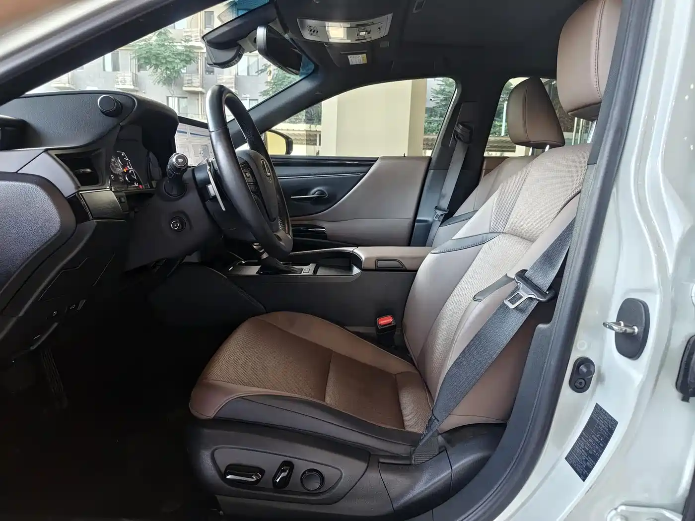 Lexus ES 2024 Белый из Китая