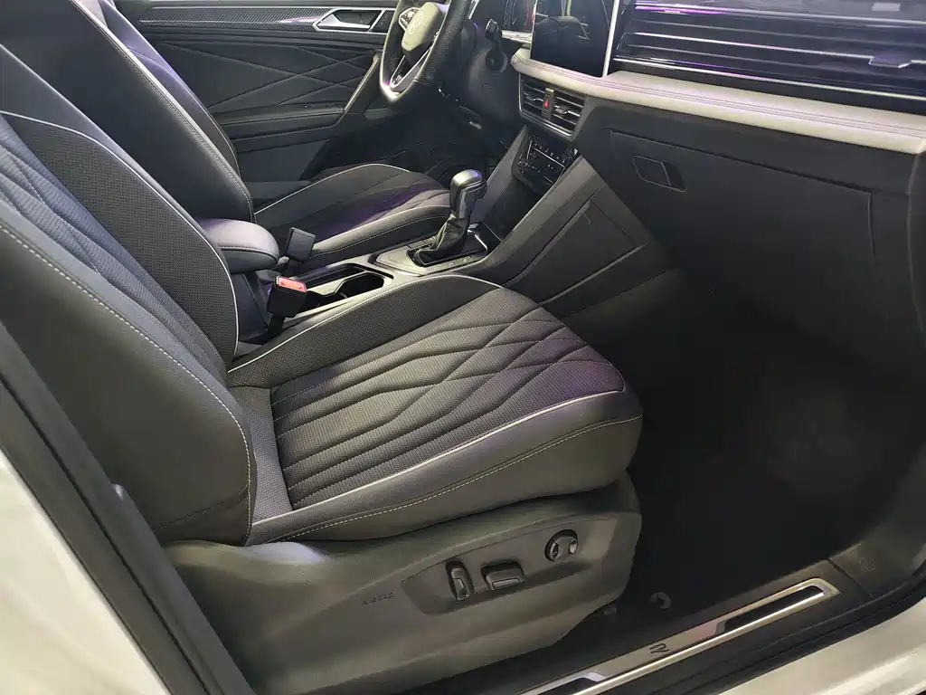 Volkswagen Tiguan L — миниатюра 11