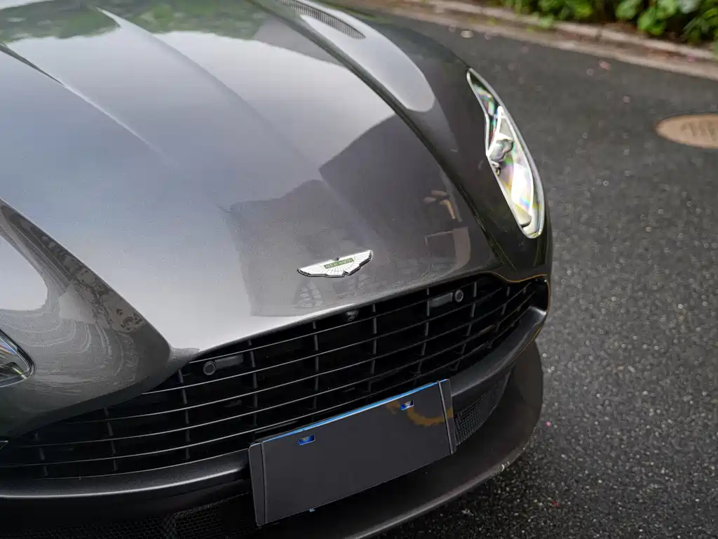 Aston Martin DB11 — миниатюра 2