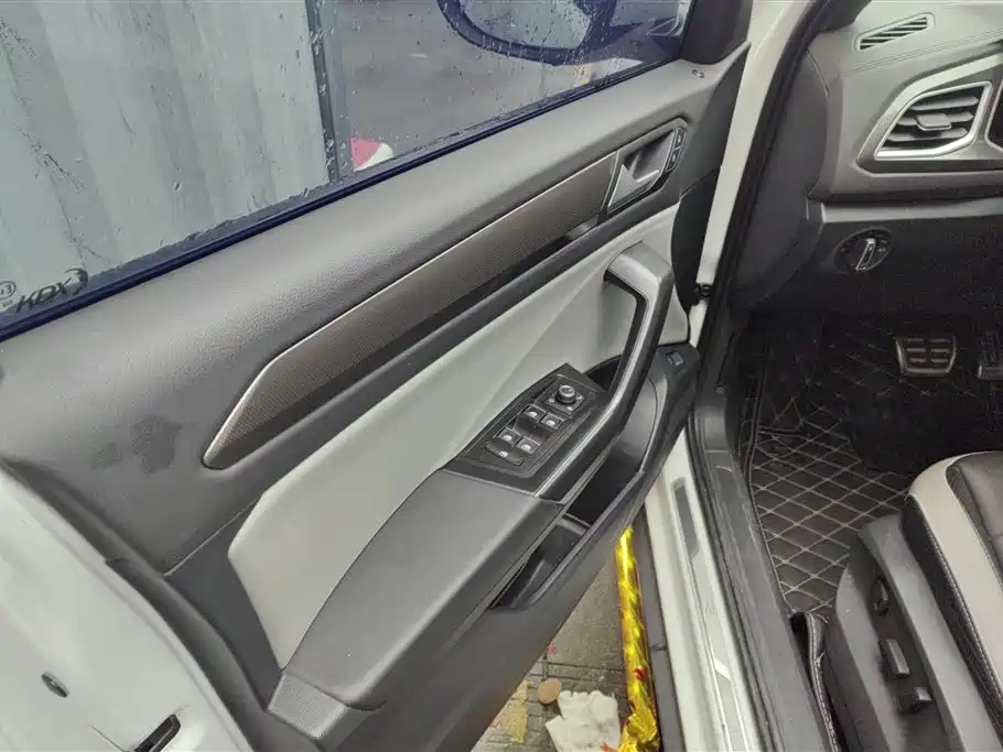 VOLKSWAGEN T ROC EXPLORING SONGS