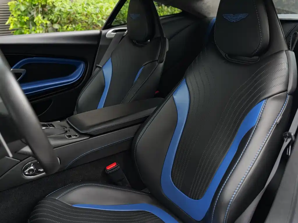 Aston Martin DB11 — миниатюра 11