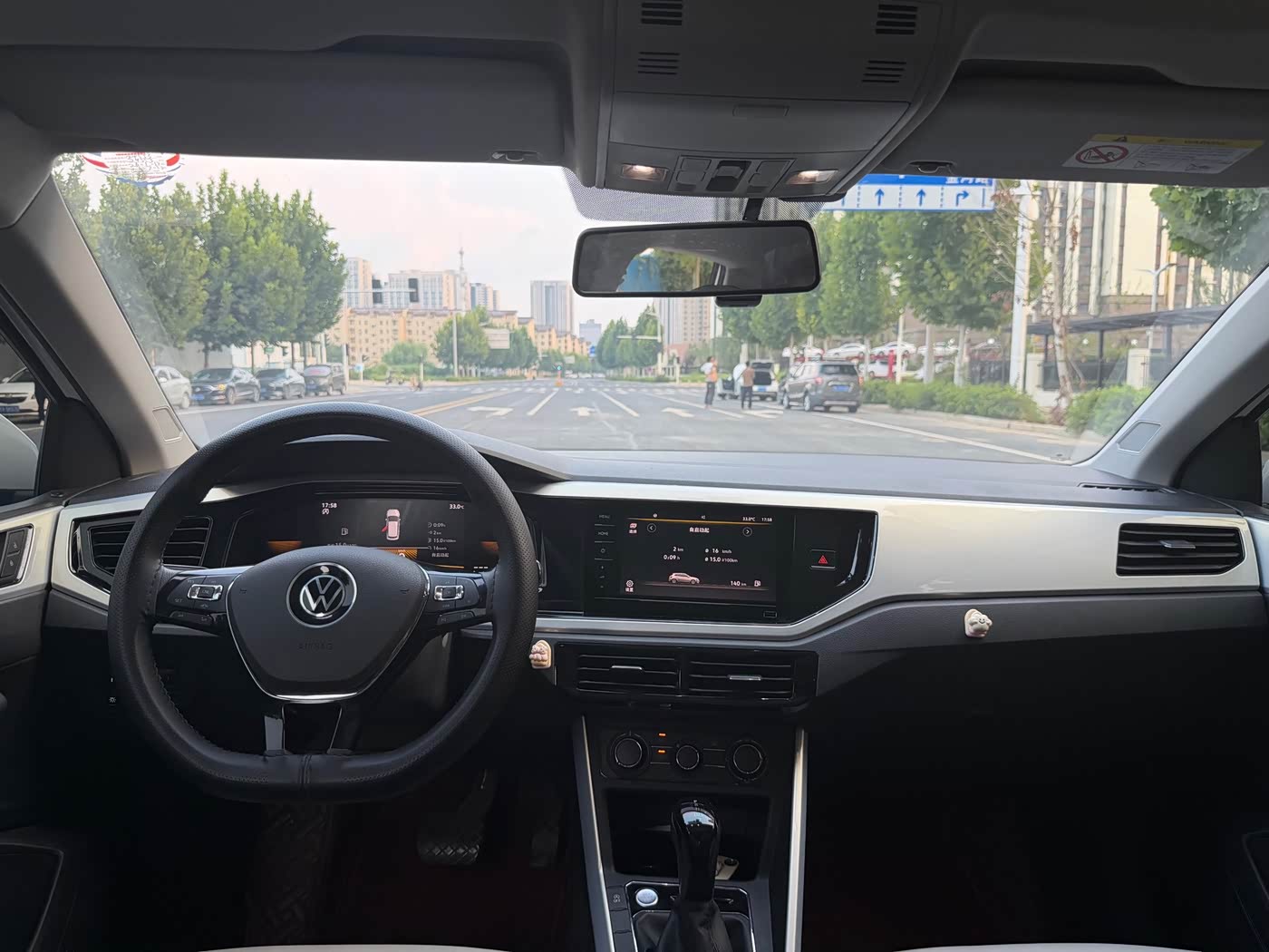 Volkswagen Polo 1.5 л 2023 г. Белый, пробег 28000 км
