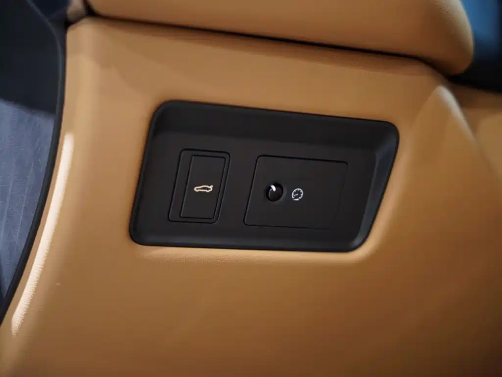 Jaguar XFL — миниатюра 40