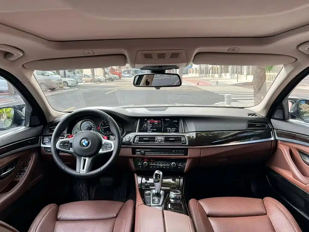 BMW 5 Series — миниатюра 7