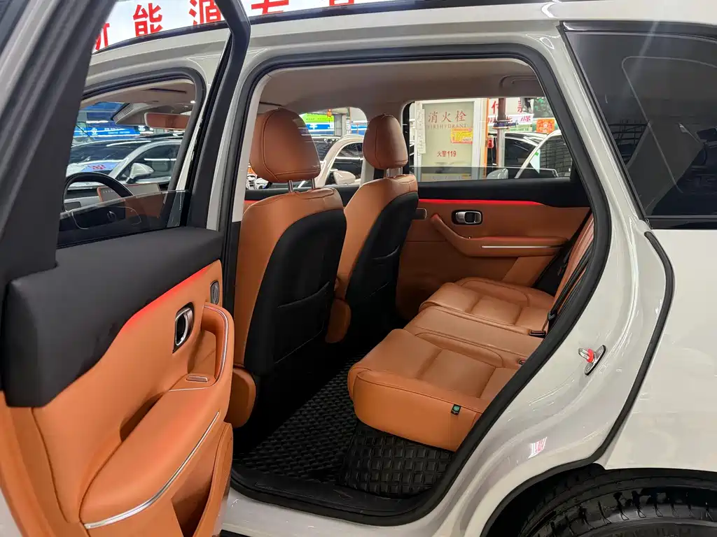 Leapmotor Leapmotor C10 — миниатюра 8