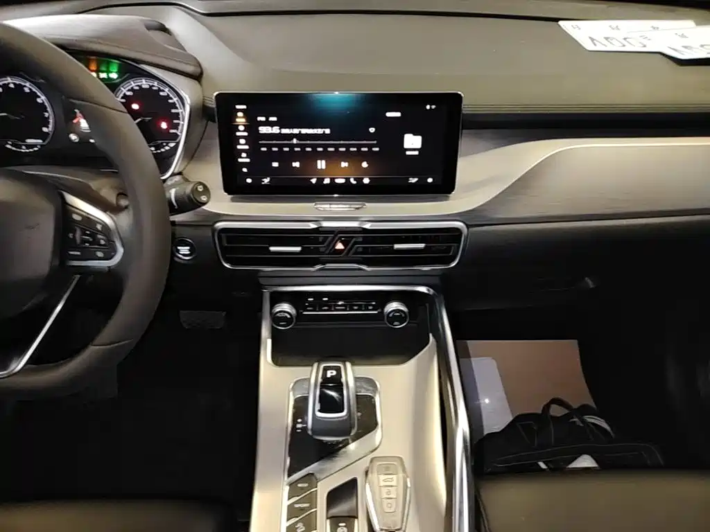 Geely Binyue — миниатюра 13