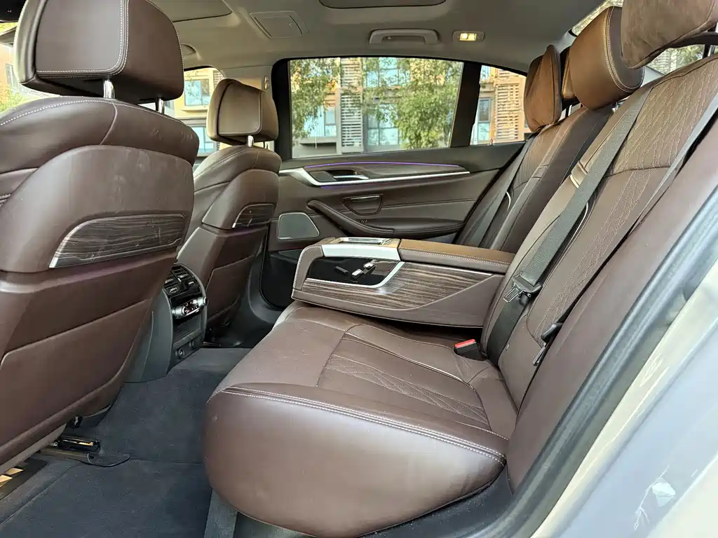 BMW 5 Series — миниатюра 5