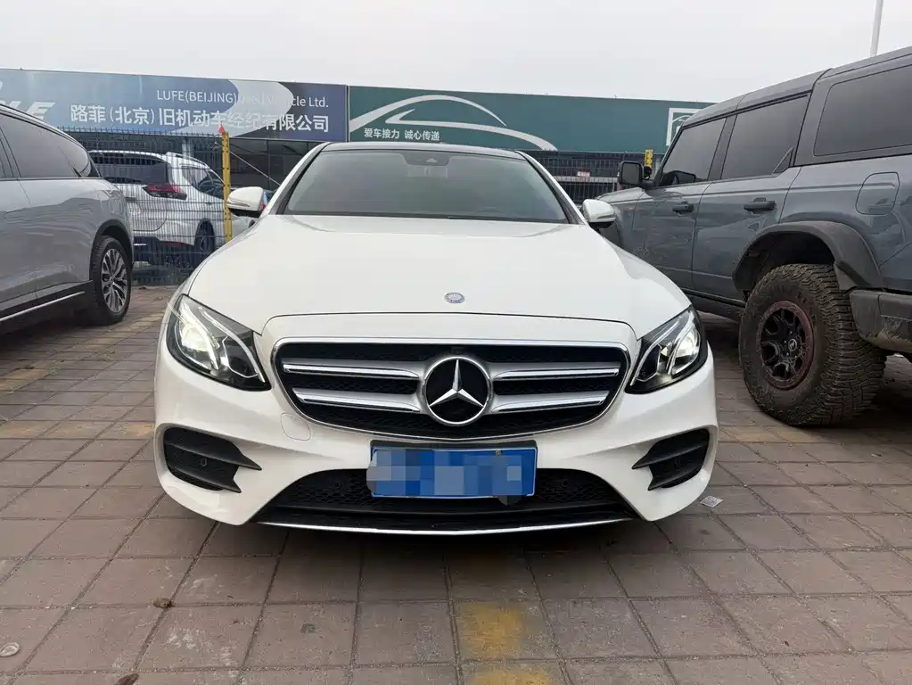 Mercedes-Benz E-Class — миниатюра 2
